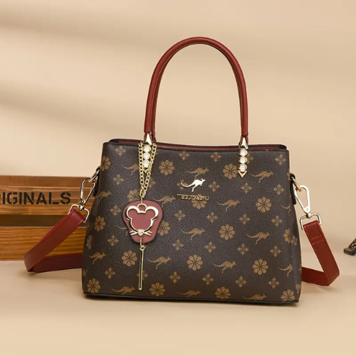 CARTERA KAIDIFEINIROO MARRON ESTAMPADA CON COLGANTE DECORATIVO