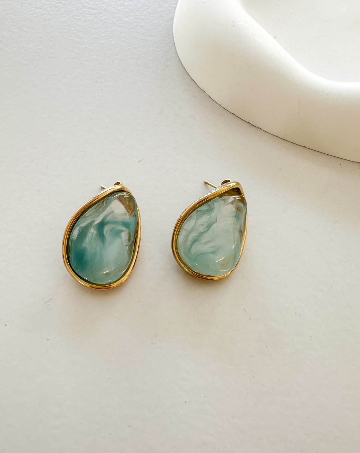 Aretes Gota Mármol Celeste Dorado