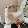 CARTERA DE MUJER TIPO HOBO PLISADA CON MANIJA FRUNCE