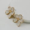 AROS FLOR BLANCA CON BORDE DORADO