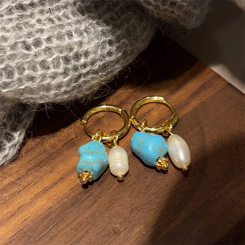 AROS DORADOS CON PIEDRA TURQUESA