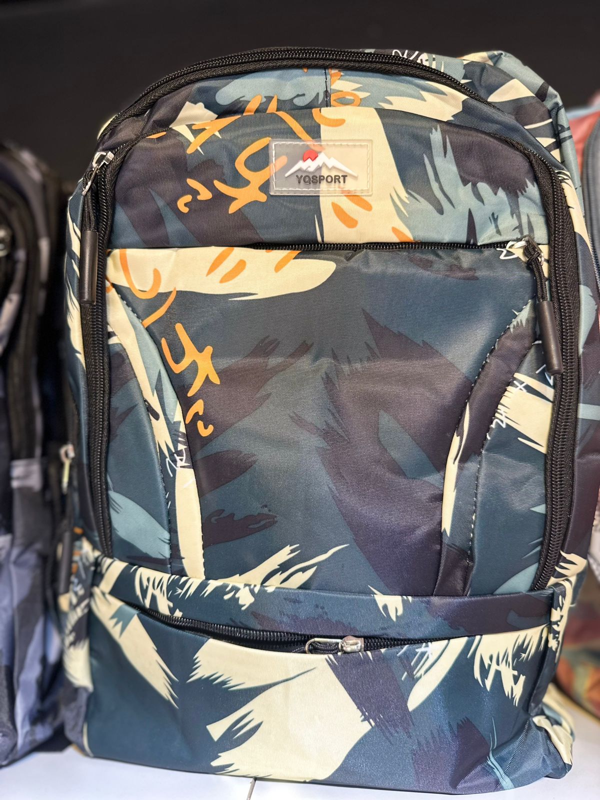MOCHILA ESCOLAR / URBANA BST – ESTAMPADA MULTICOLOR