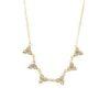 COLLAR DORADO CON DETALLES FLORALES