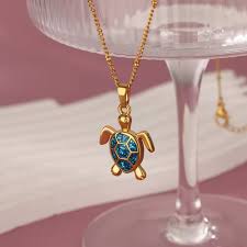 COLLAR DORADO TORTUGA CON DETALLE AZUL